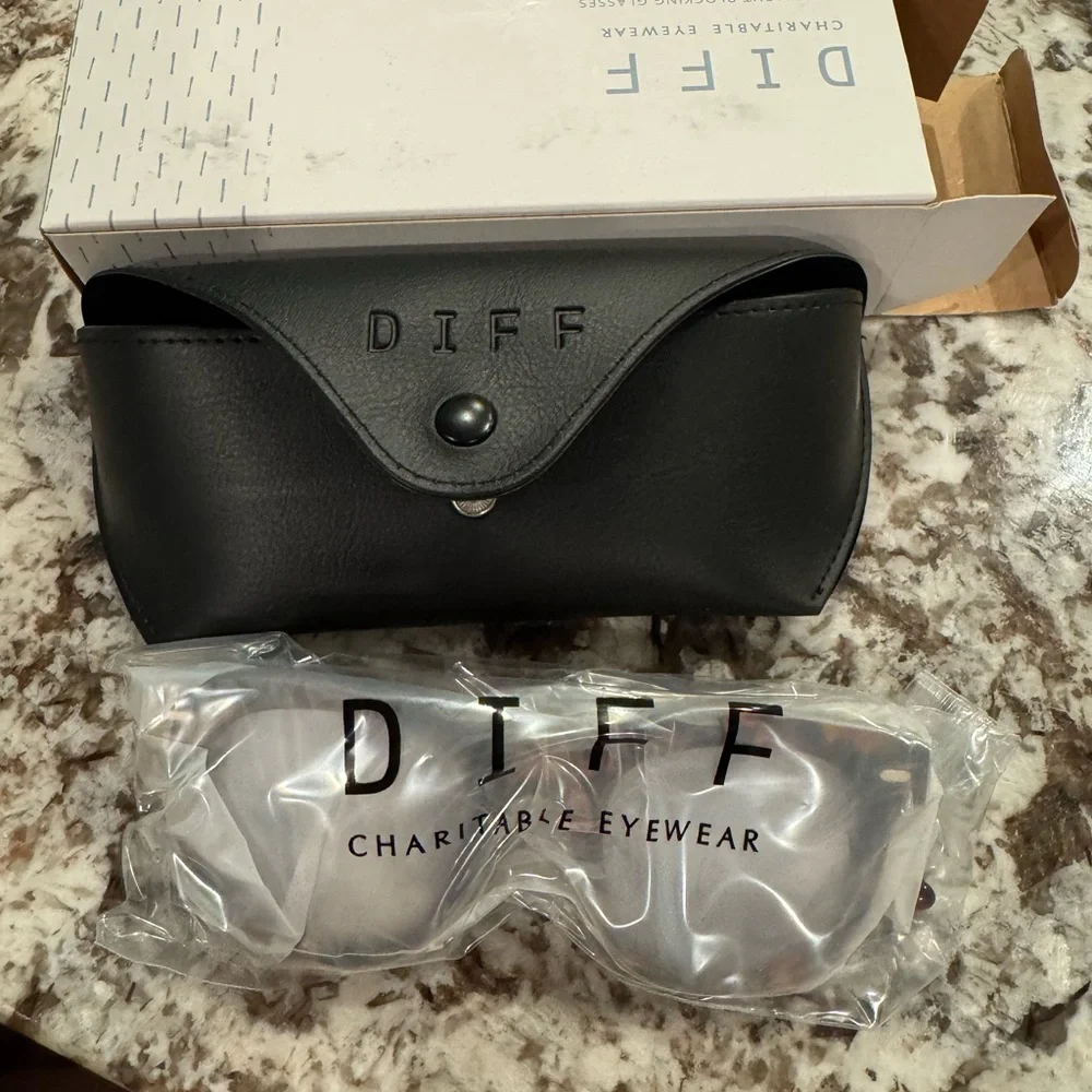 DIFF Blue-Light Blocking Glasses - Picture 7 of 12